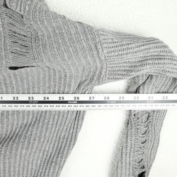 If It Were Me Sweater Womens Medium Gray Distressed Cropped Oversized Outdoor - Picture 7 of 9